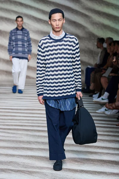 Look 19